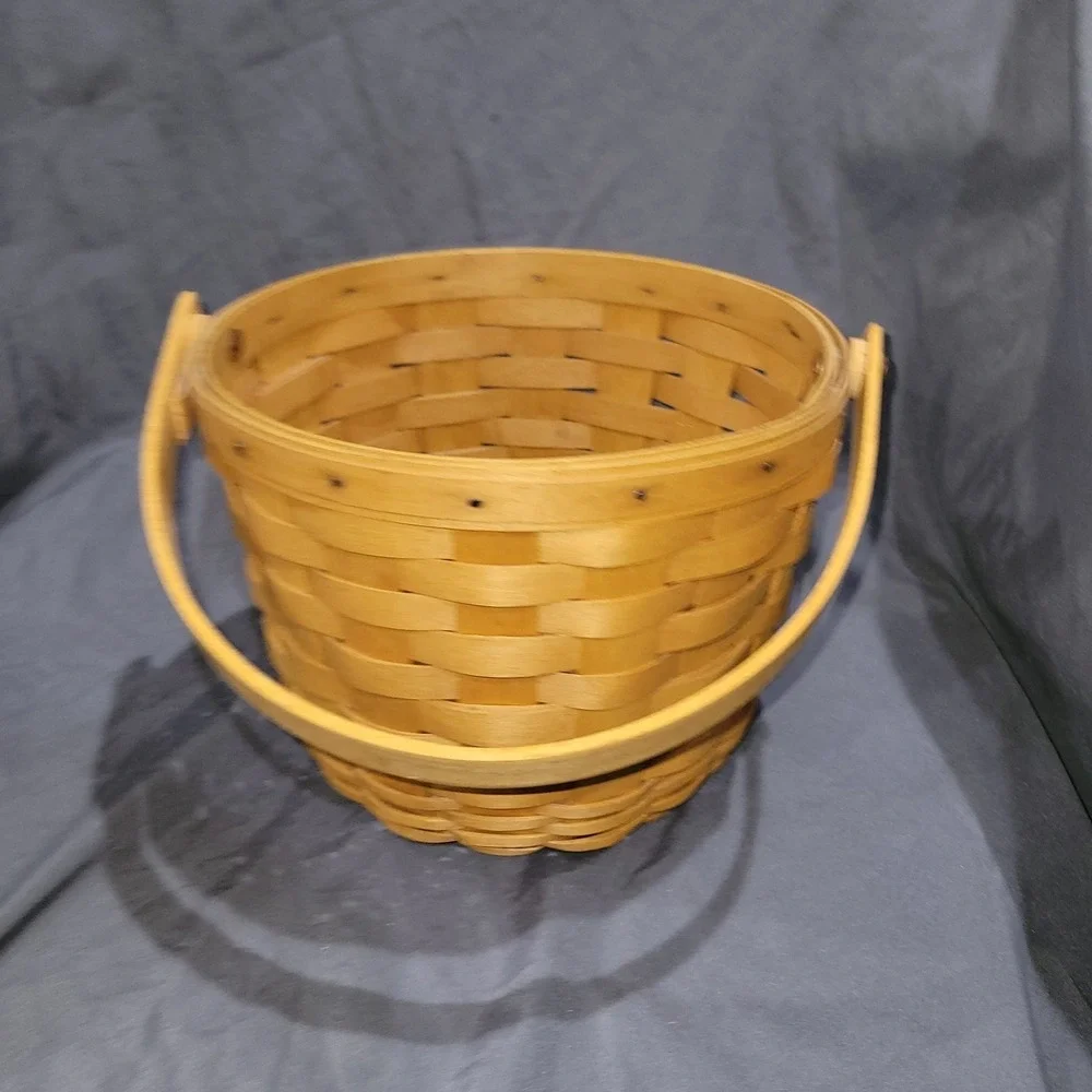Longaberger 1997 Medium  Fruit  Basket Handle Round Bottom